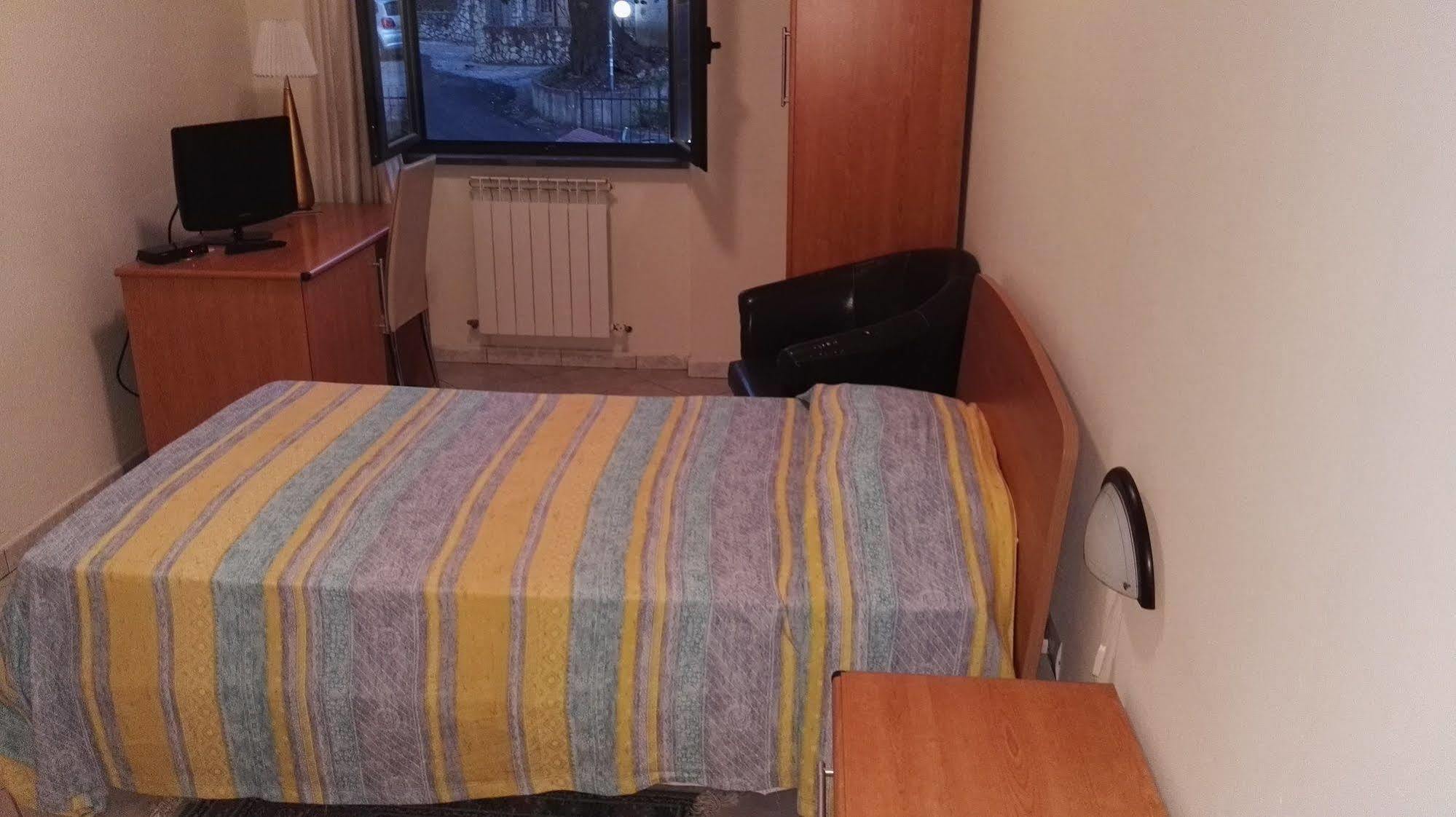 Raggio Di Sole Bed & Breakfast Ренде Екстериор снимка
